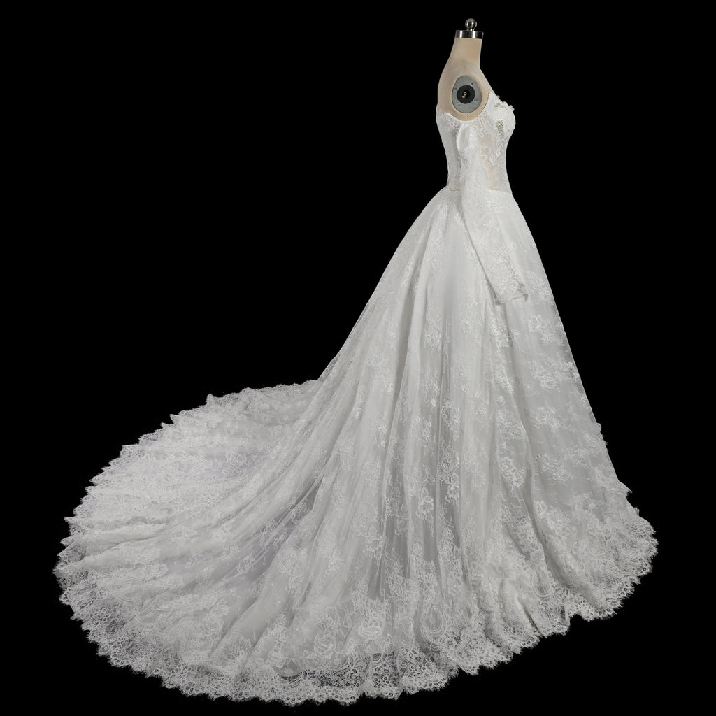 Off White Luxury Ball Gown Wedding Dress Beaded With Veil SW715