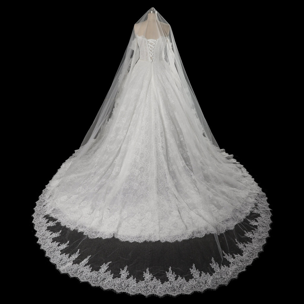 Off White Luxury Ball Gown Wedding Dress Beaded With Veil SW715