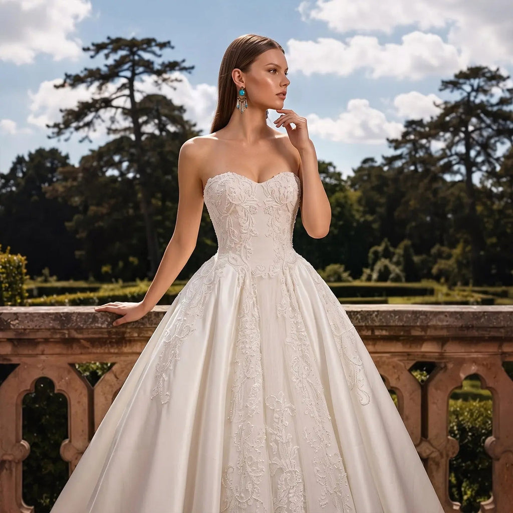 White Satin Strapless Wedding Dress Lace Appliques Sweetheart Neckline Ball Gown SW743