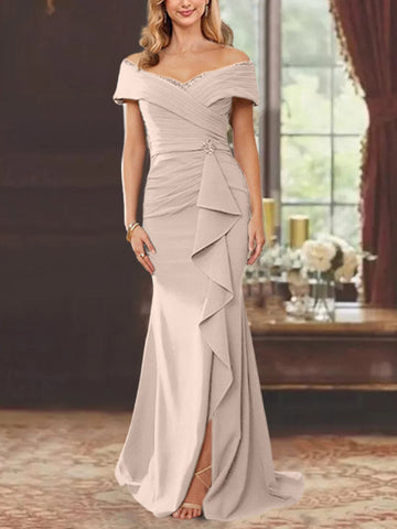 Vestidos para madre de la novia con corte tubo, hombros descubiertos, sin mangas, largo hasta el suelo y volantes 
