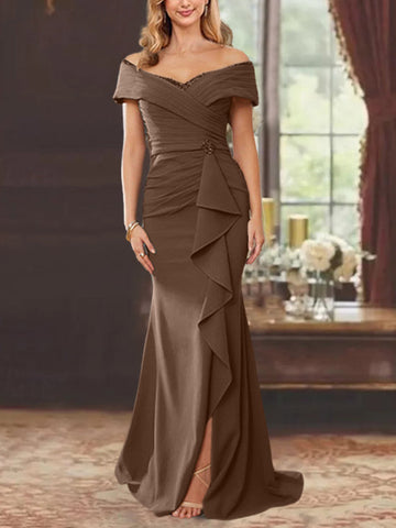 Vestidos para madre de la novia con corte tubo, hombros descubiertos, sin mangas, largo hasta el suelo y volantes 