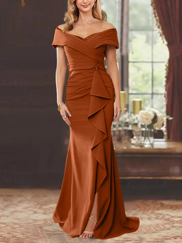 Vestidos para madre de la novia con corte tubo, hombros descubiertos, sin mangas, largo hasta el suelo y volantes 