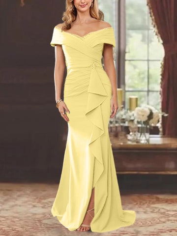 Vestidos para madre de la novia con corte tubo, hombros descubiertos, sin mangas, largo hasta el suelo y volantes 