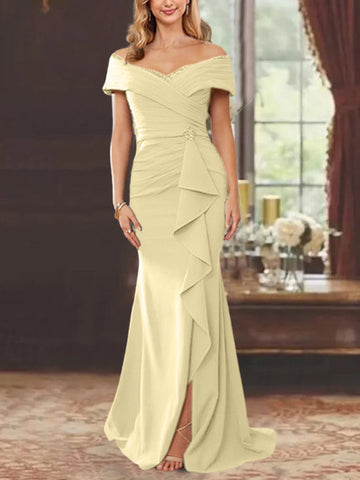 Vestidos para madre de la novia con corte tubo, hombros descubiertos, sin mangas, largo hasta el suelo y volantes 