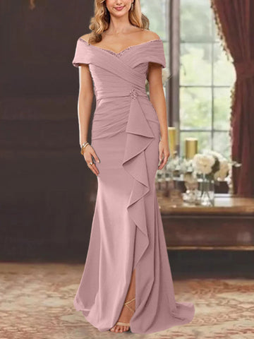 Vestidos para madre de la novia con corte tubo, hombros descubiertos, sin mangas, largo hasta el suelo y volantes 