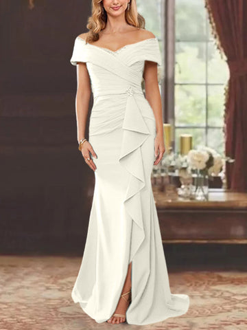 Vestidos para madre de la novia con corte tubo, hombros descubiertos, sin mangas, largo hasta el suelo y volantes 