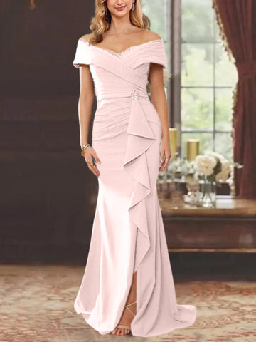 Vestidos para madre de la novia con corte tubo, hombros descubiertos, sin mangas, largo hasta el suelo y volantes 