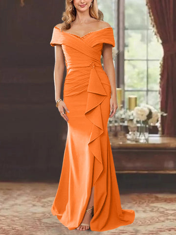 Vestidos para madre de la novia con corte tubo, hombros descubiertos, sin mangas, largo hasta el suelo y volantes 