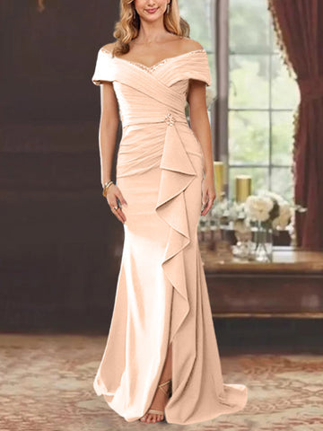 Vestidos para madre de la novia con corte tubo, hombros descubiertos, sin mangas, largo hasta el suelo y volantes 