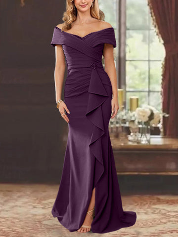 Vestidos para madre de la novia con corte tubo, hombros descubiertos, sin mangas, largo hasta el suelo y volantes 