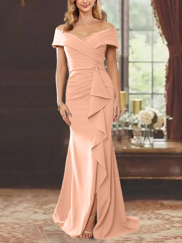 Vestidos para madre de la novia con corte tubo, hombros descubiertos, sin mangas, largo hasta el suelo y volantes 