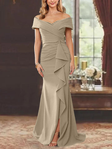 Vestidos para madre de la novia con corte tubo, hombros descubiertos, sin mangas, largo hasta el suelo y volantes 