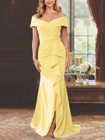 Vestidos para madre de la novia con corte tubo, hombros descubiertos, sin mangas, largo hasta el suelo y volantes 