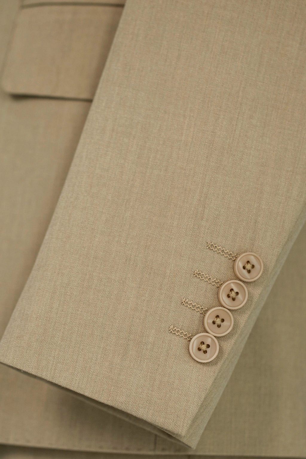 Beige Linen Blend 3-Piece Wedding Suit | Tailored Groom & Groomsmen Attire by 男装