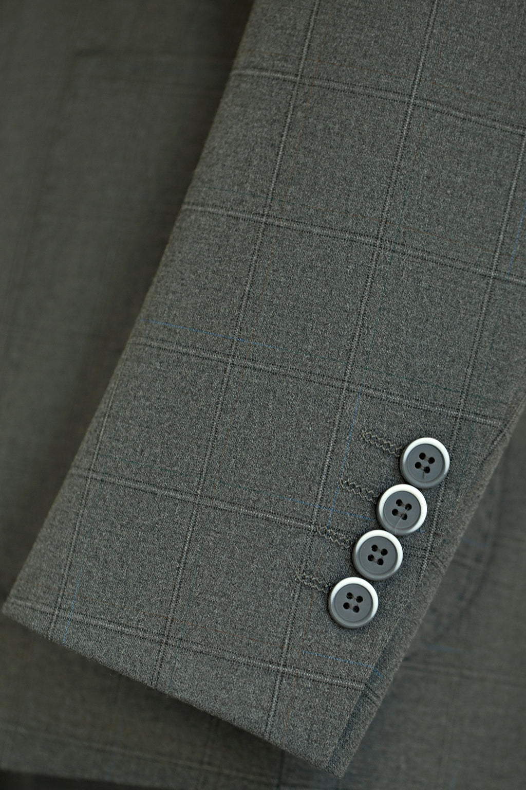 Charcoal Grey Windowpane Check Wool 3-Piece Wedding Suit | Tailored Groom & Groomsmen Attire by 男装