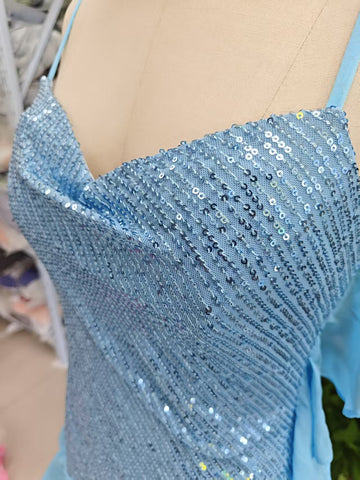 Hermoso vestido de cóctel de gasa con volantes y lentejuelas azules estilo halter, vestido de fiesta Y8251