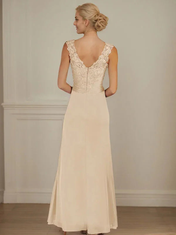 Vestido de malla plisada con escote corazón y corte en A color champán