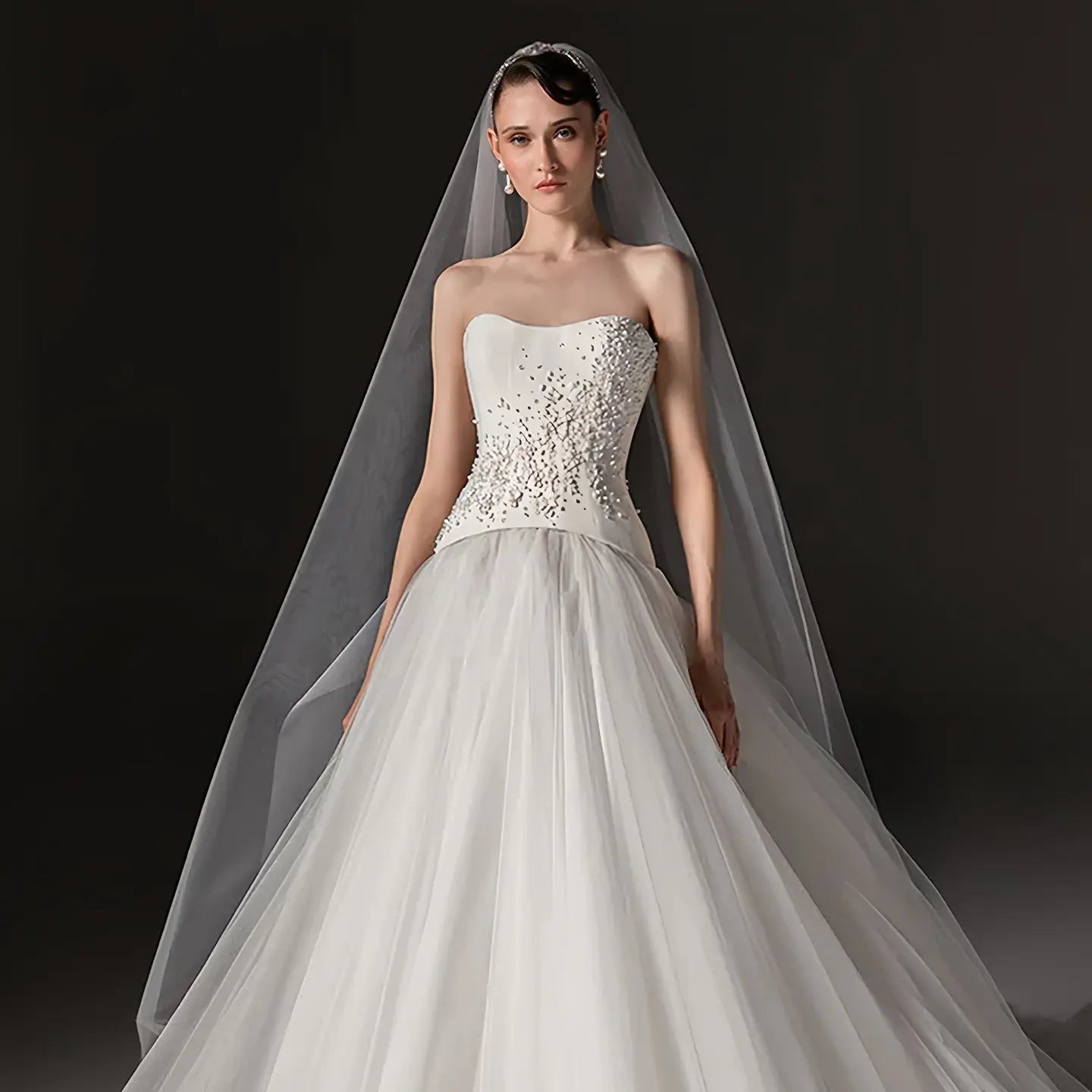 Elegant White Strapless Bodice Crystal Ball Gown Wedding Dress with Veil SW668