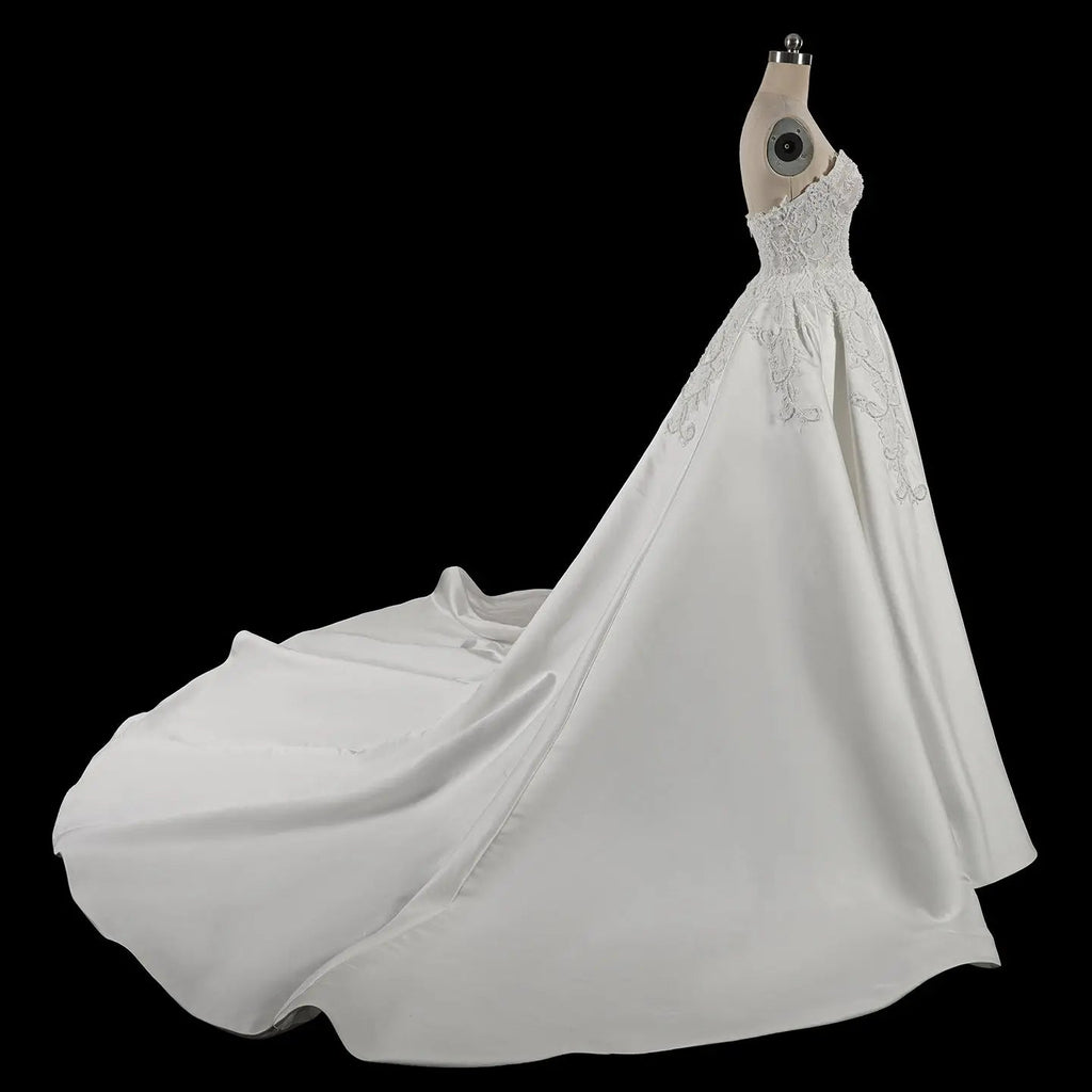 White Satin Strapless Wedding Dress Lace Appliques Sweetheart Neckline Ball Gown SW743