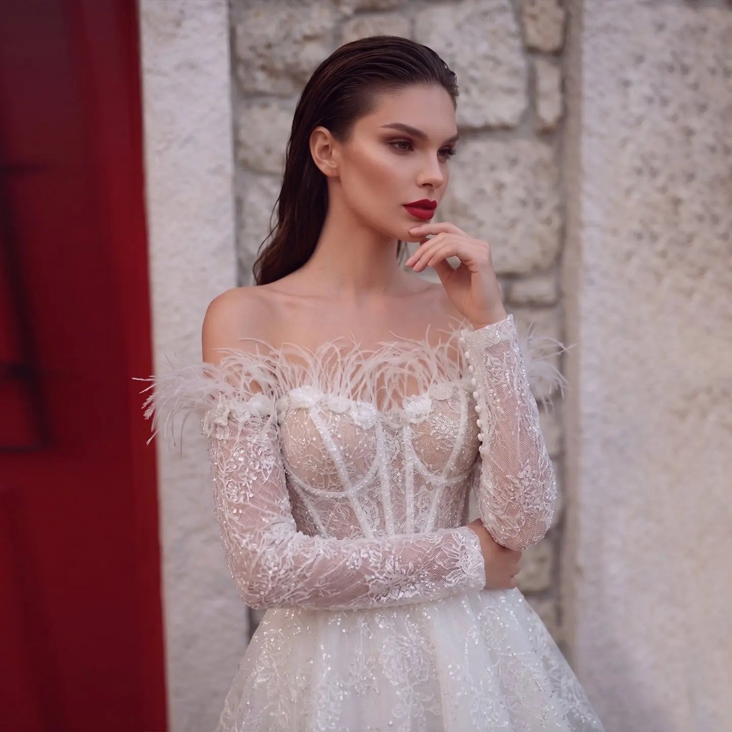 Elegant White Off-Shoulder Feather Lace Corset Mini Wedding Dress SW717
