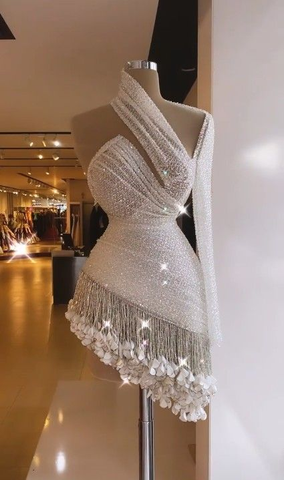 Vestido de cóctel blanco de un solo hombro con flecos y minivestido de fiesta por encima de la rodilla Y874