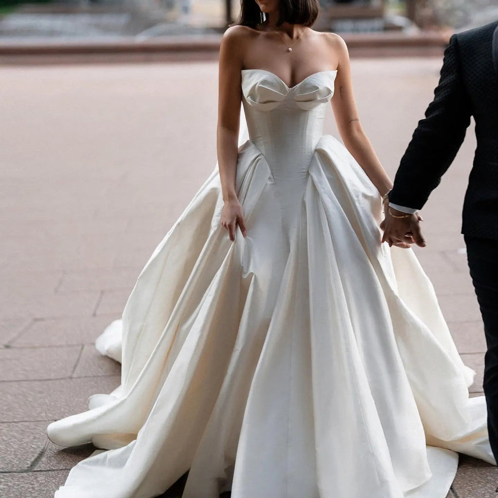 Luxury Sweetheart Satin Ball Gown Wedding Dress with Overskirt SW010