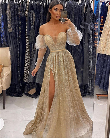 Champagnerfarbenes Abendkleid mit Pailletten, V-Ausschnitt, Schlitz vorne und langen Ärmeln