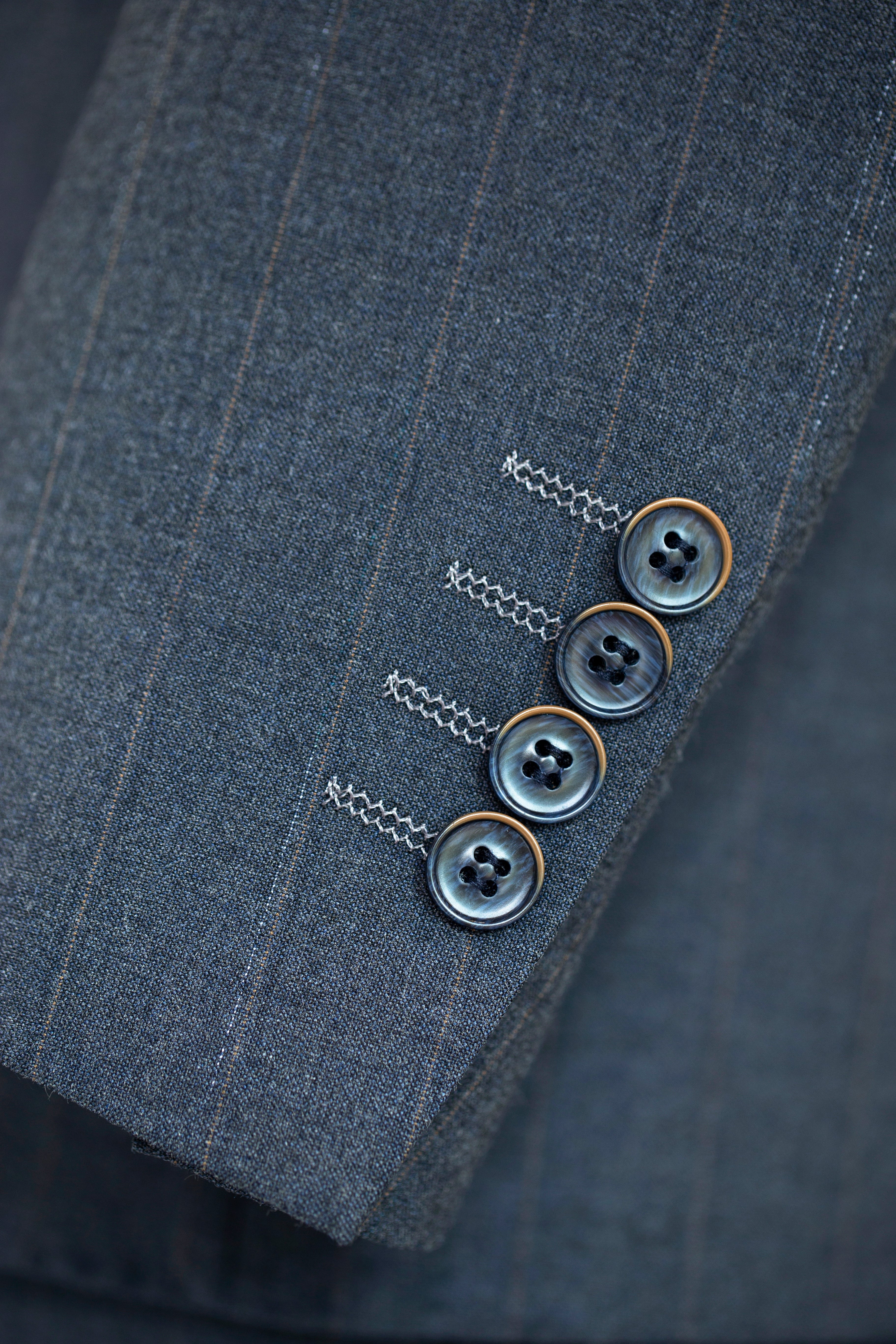 Charcoal Gold Pinstripe Wool Double-Breasted 3-Piece Wedding Suit | Tailored Groom & Groomsmen Attire by 男装