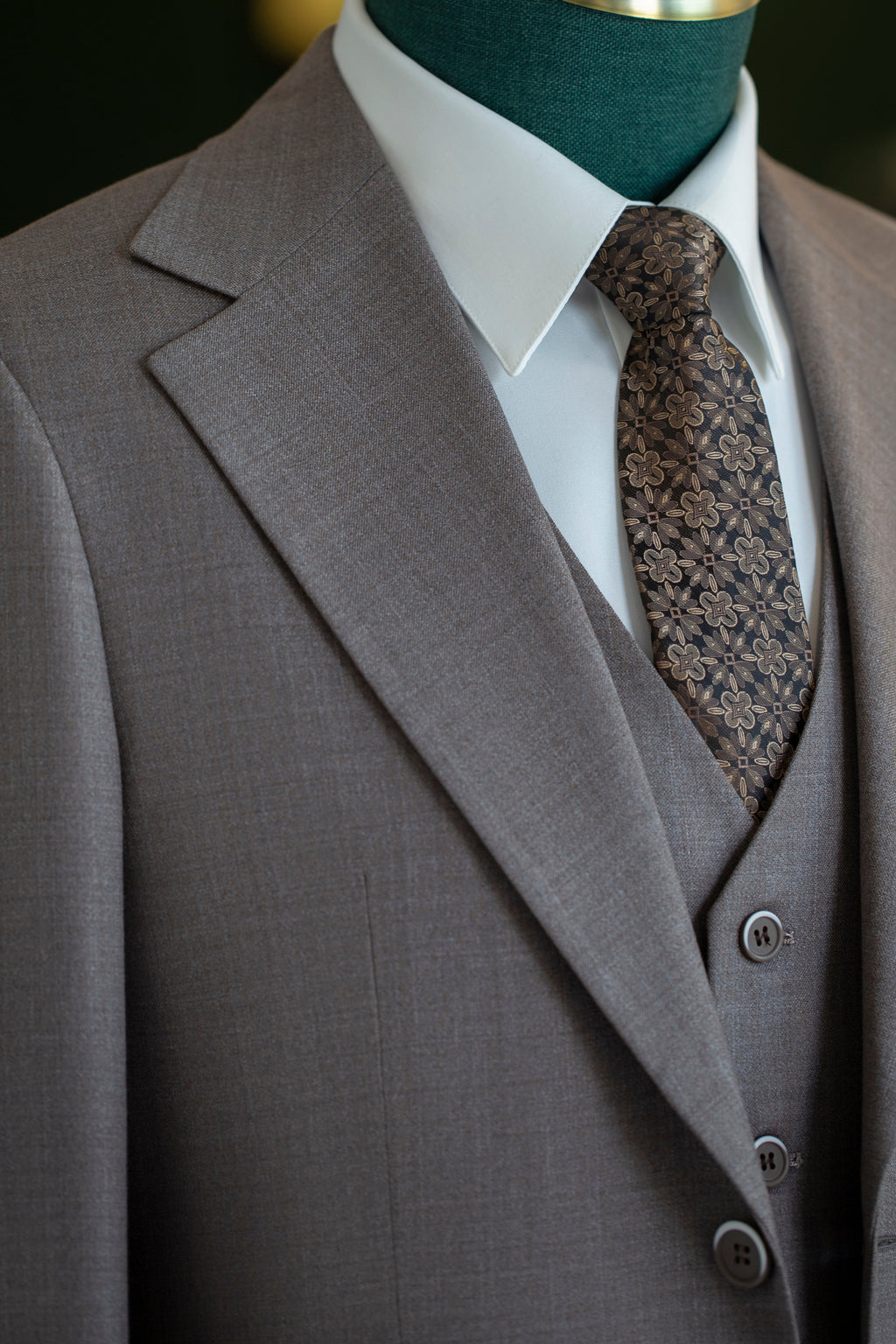 Taupe Wool 3-Piece Wedding Suit | Tailored Groom & Groomsmen Attire by 男装
