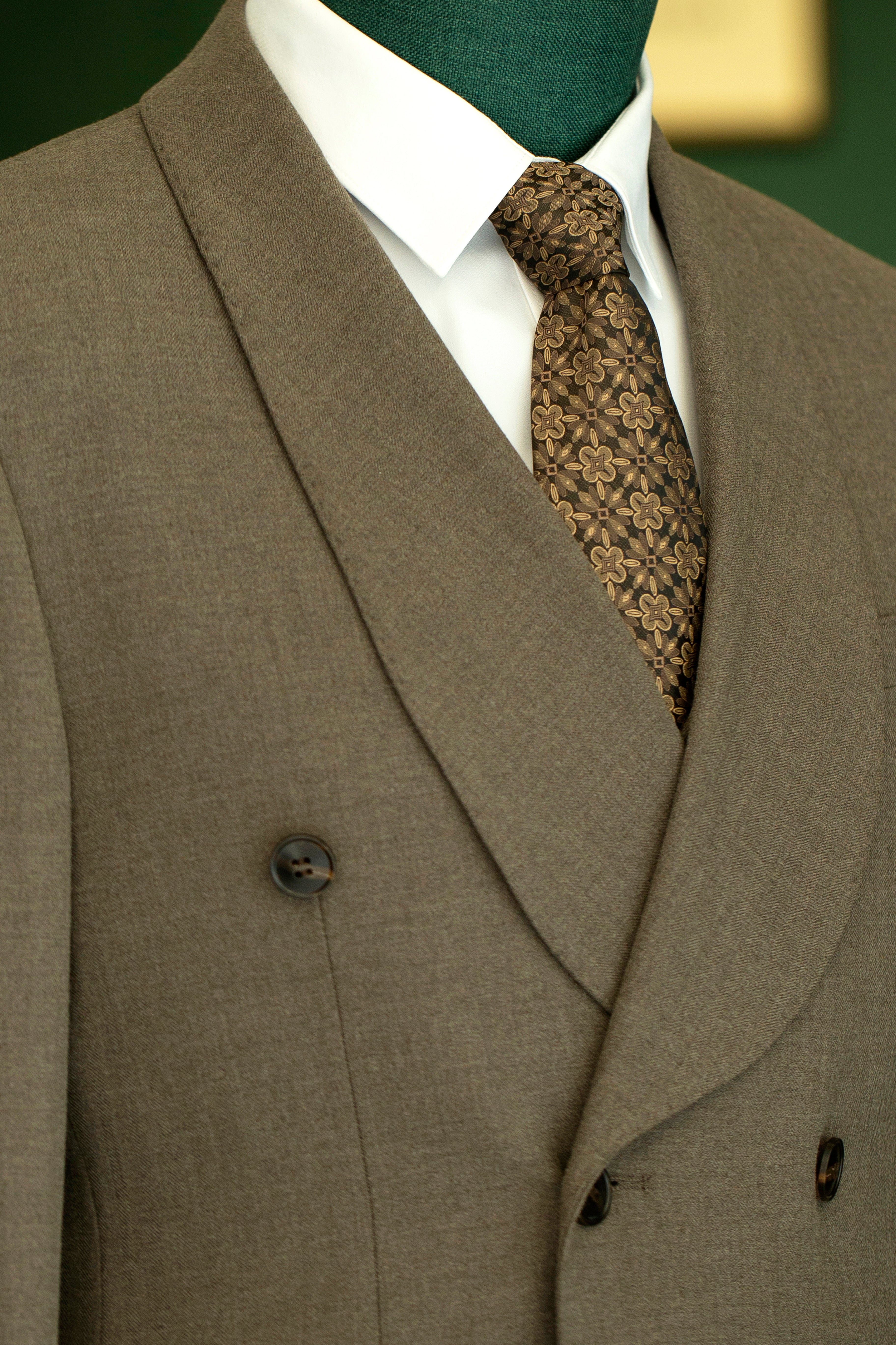 Taupe Wool Double-Breasted 3-Piece Wedding Suit | Tailored Groom & Groomsmen Attire by 男装