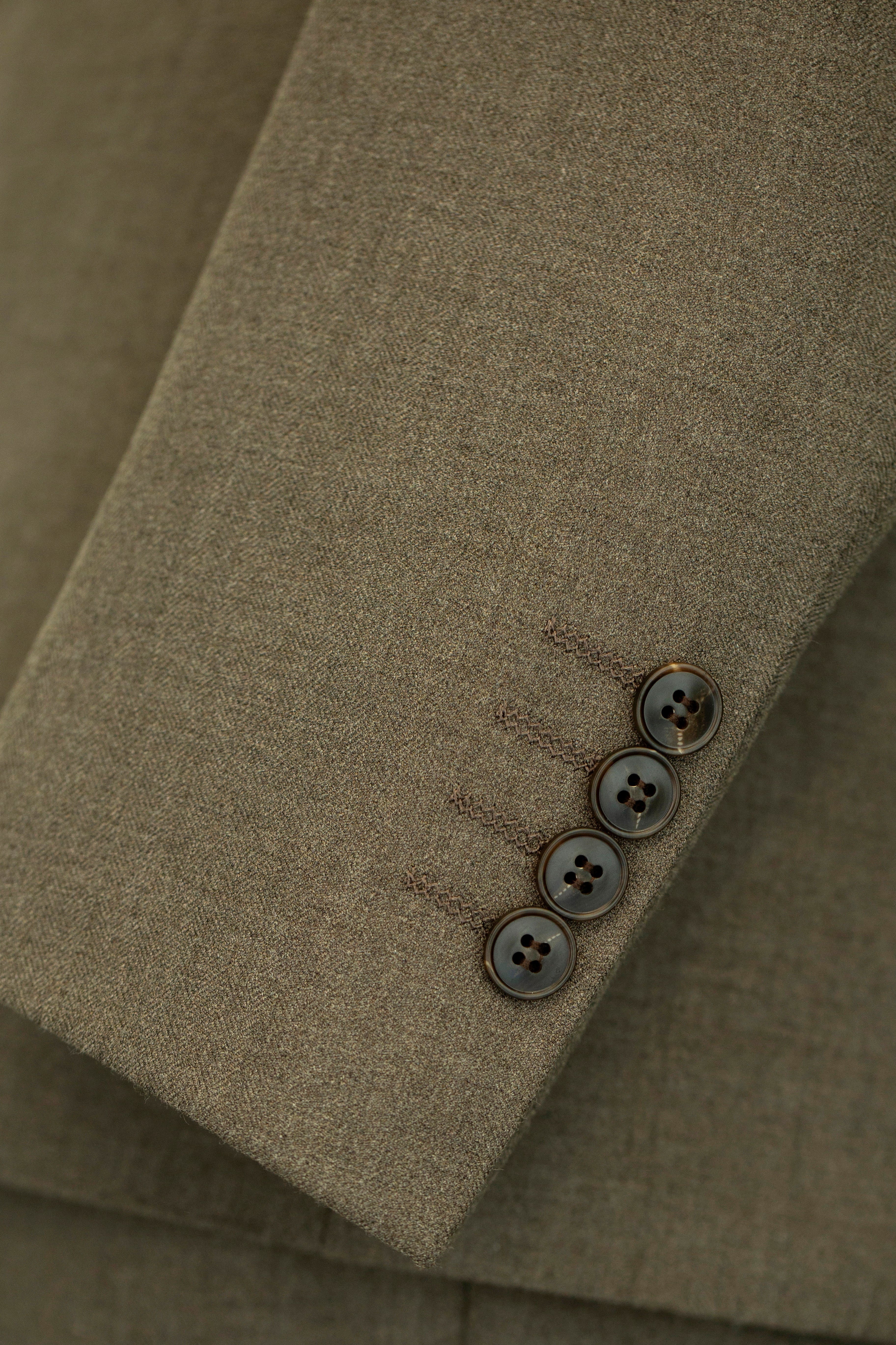 Taupe Wool Double-Breasted 3-Piece Wedding Suit | Tailored Groom & Groomsmen Attire by 男装