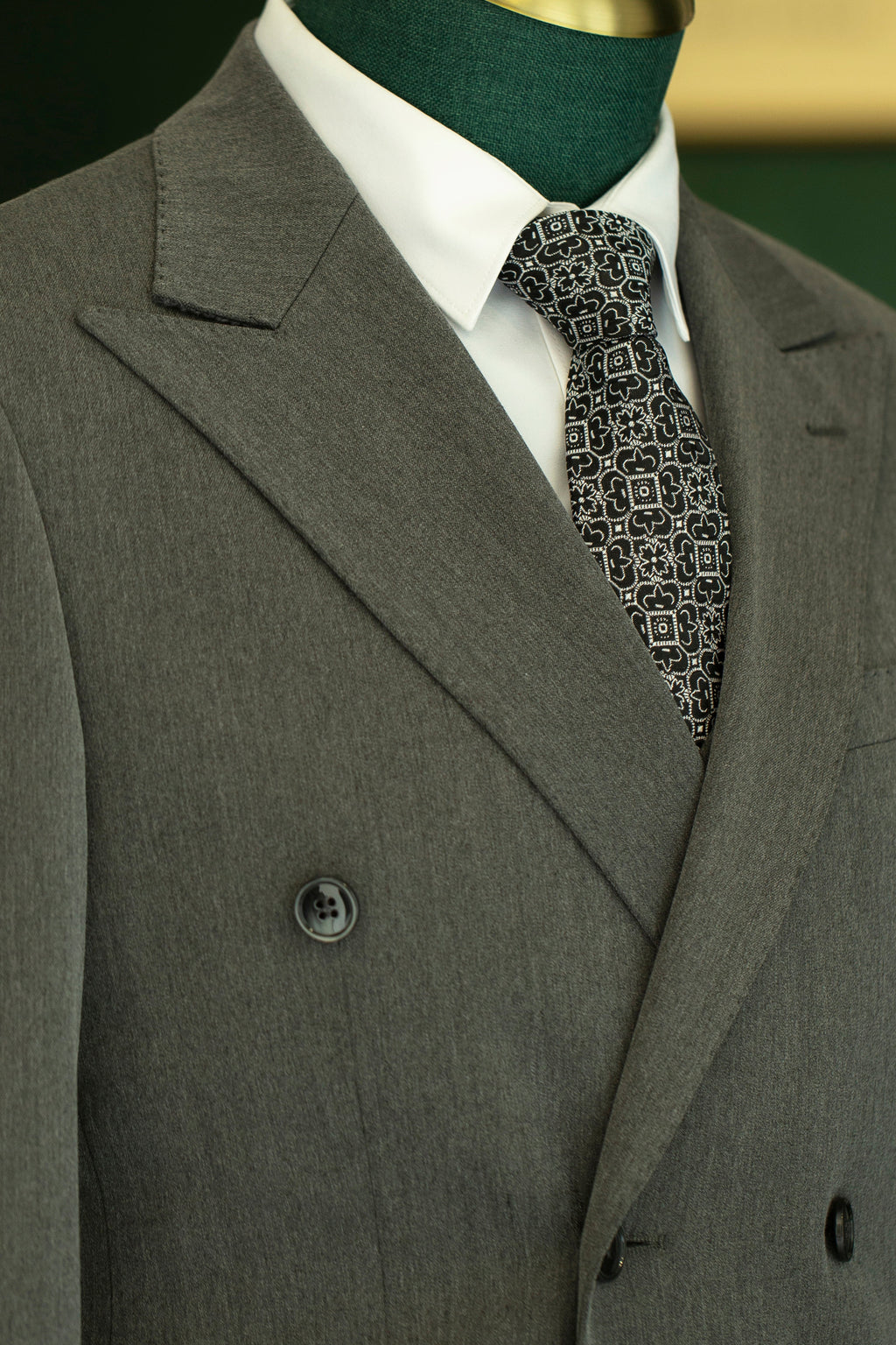 Charcoal Grey Wool Double-Breasted 3-Piece Wedding Suit | Tailored Groom & Groomsmen Attire by 男装