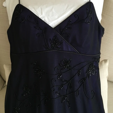 Hermoso vestido de fiesta azul marino con tirantes y escote en V, de gasa y cuentas, vestido de noche Y7563
