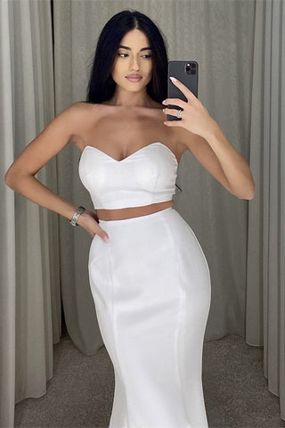 Vestido de fiesta blanco de dos piezas con corte sirena largo sin tirantes