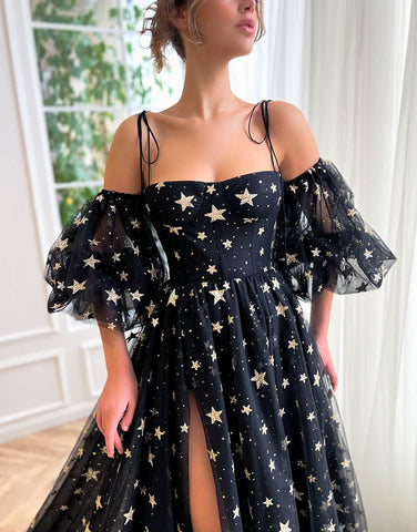 Tara | Vestido de fiesta negro con abertura lateral y estrellas