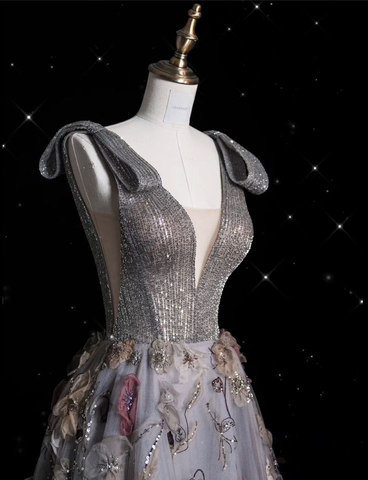 Vestido de noche largo con escote en V y tul gris floral Y7953