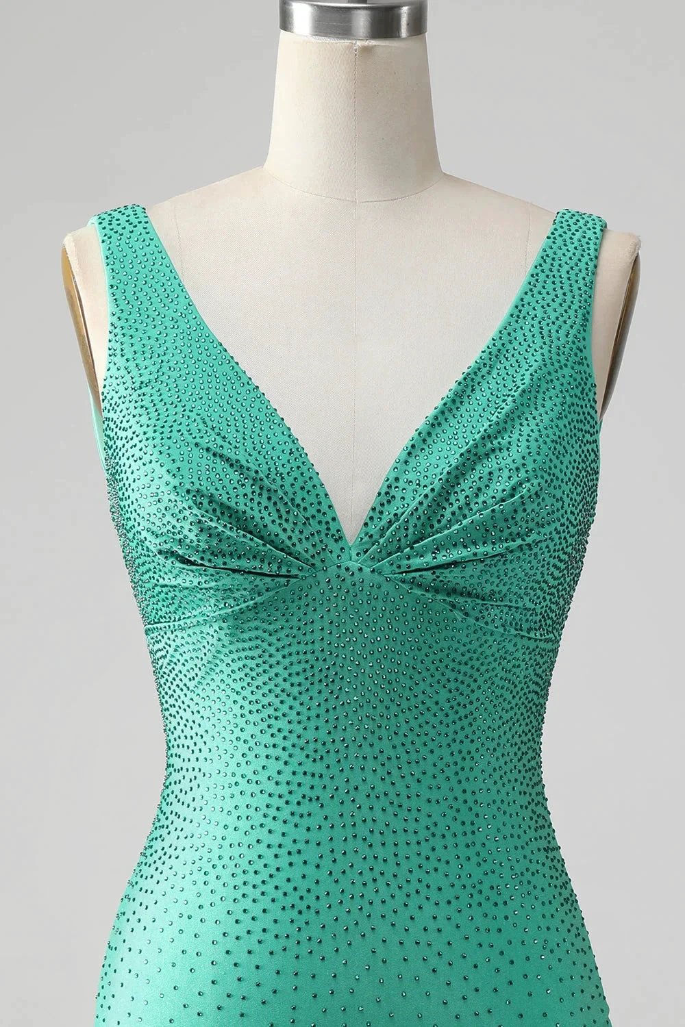 Chic Bodycon V Neck Backless Short Green Homecoming Dress with Beading by WEDTREND