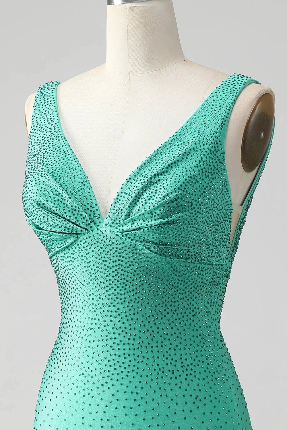 Chic Bodycon V Neck Backless Short Green Homecoming Dress with Beading by WEDTREND