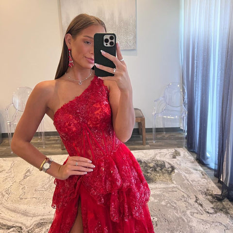 Livia | Langes Ballkleid aus Spitze mit einer Schulter und Stufen