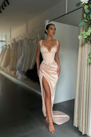 Ärmelloses Ballkleid mit Spaghettiträgern, V-Ausschnitt und Schlitz