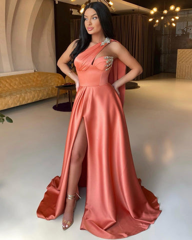 Langes Meerjungfrau-Ballkleid mit Schlitz vorne und einer Schulter