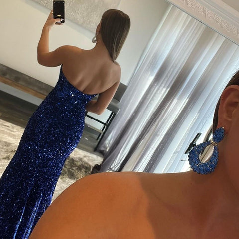Langes trägerloses Meerjungfrau-Ballkleid mit Pailletten und Schlitz