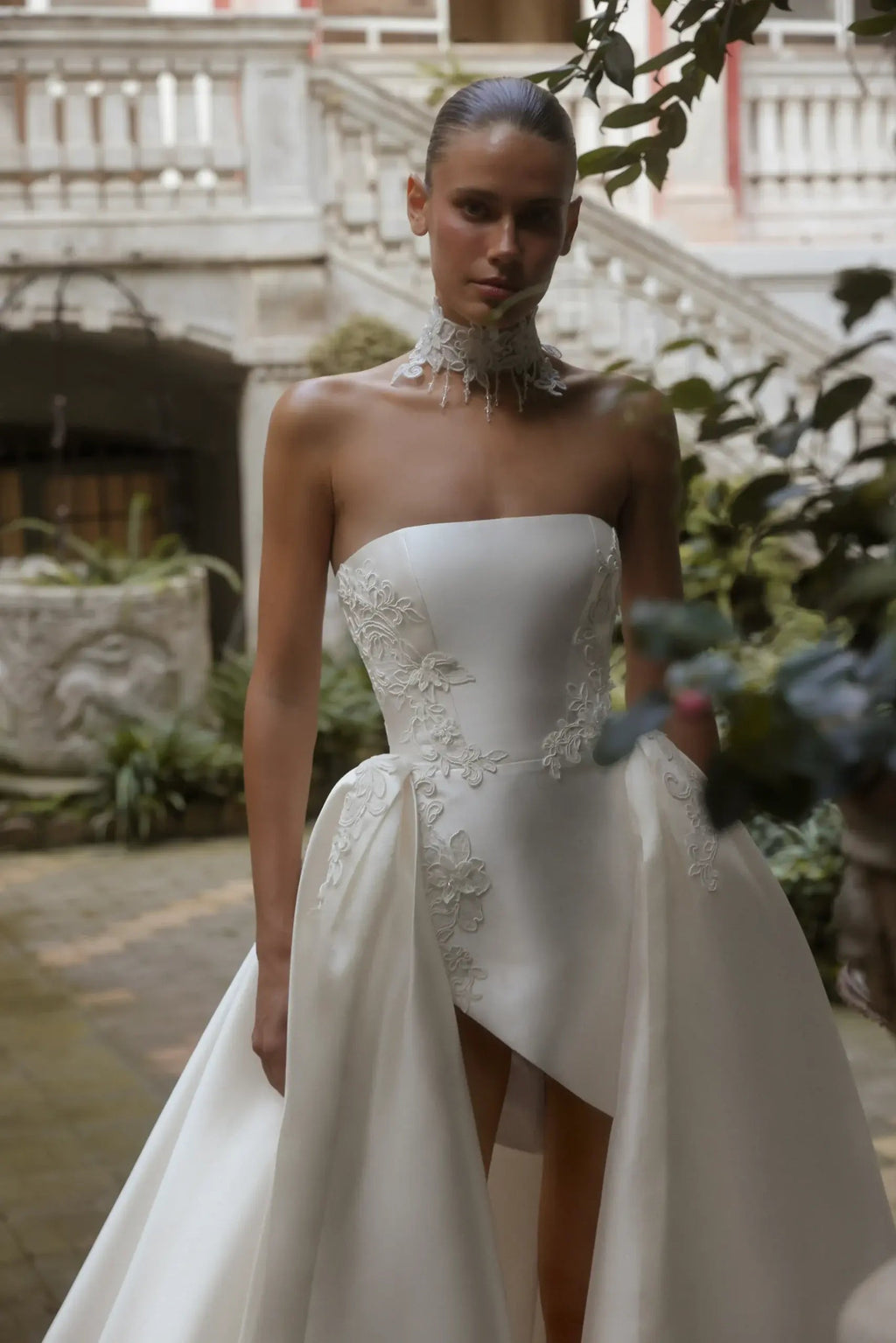 Luxury White Satin Strapless High Slit Ball Gown Wedding Dress with Choker SW186