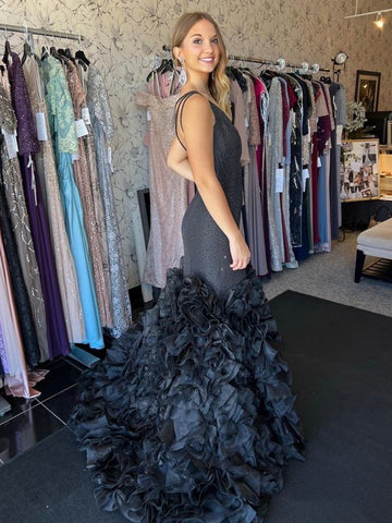 Vestido de fiesta largo de sirena negro con un solo hombro y lentejuelas escalonadas