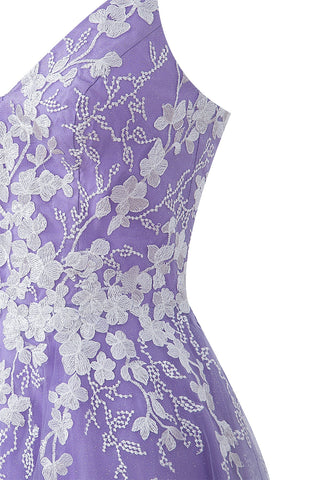 Kurzes Aline-Heimkehrkleid aus Glitzertüll mit Applikationen