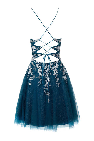 Kurzes Aline-Heimkehrkleid aus Glitzertüll mit Applikationen
