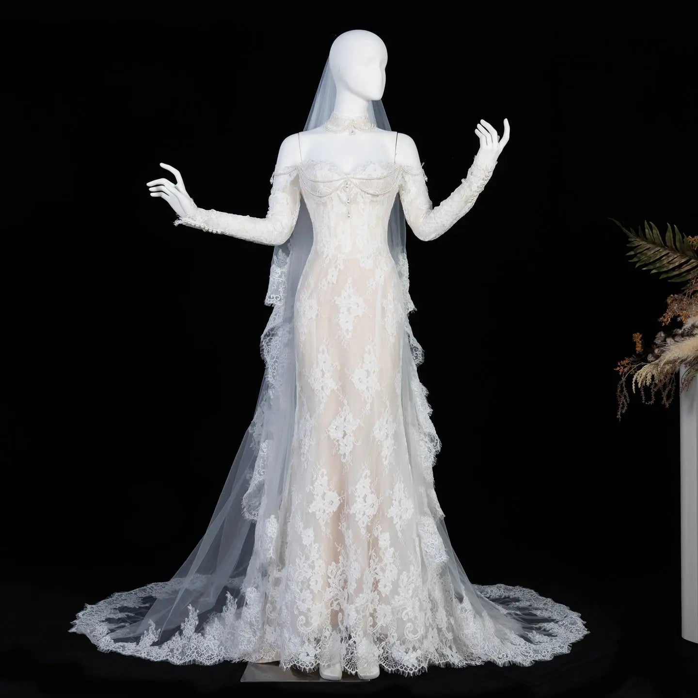Elegant Ivory Sweetheart Neckline Sheer Lace Mermaid Wedding Dress with Veil SW171