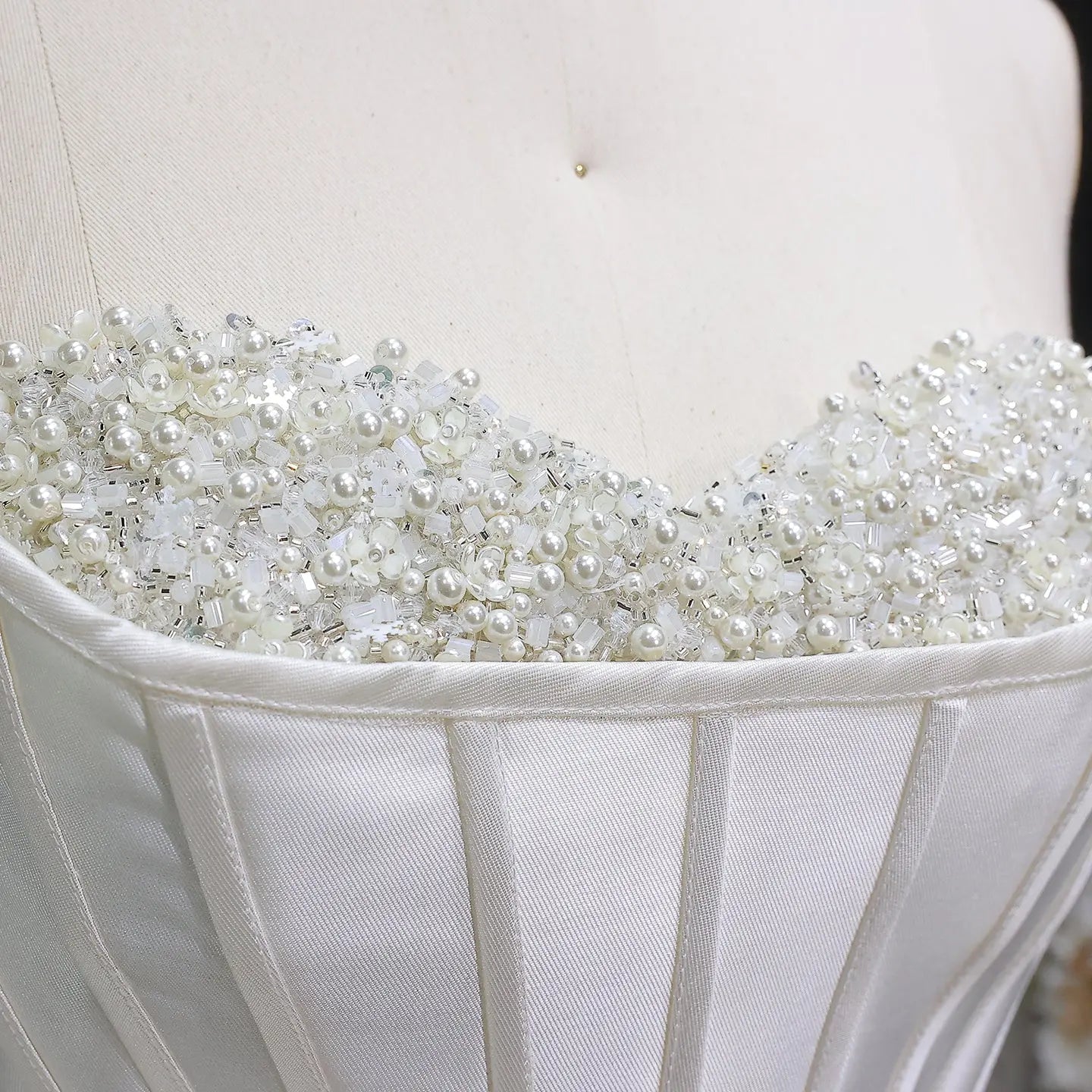 Luxury Pearl Strapless Ball Gown White Wedding Dress SW586