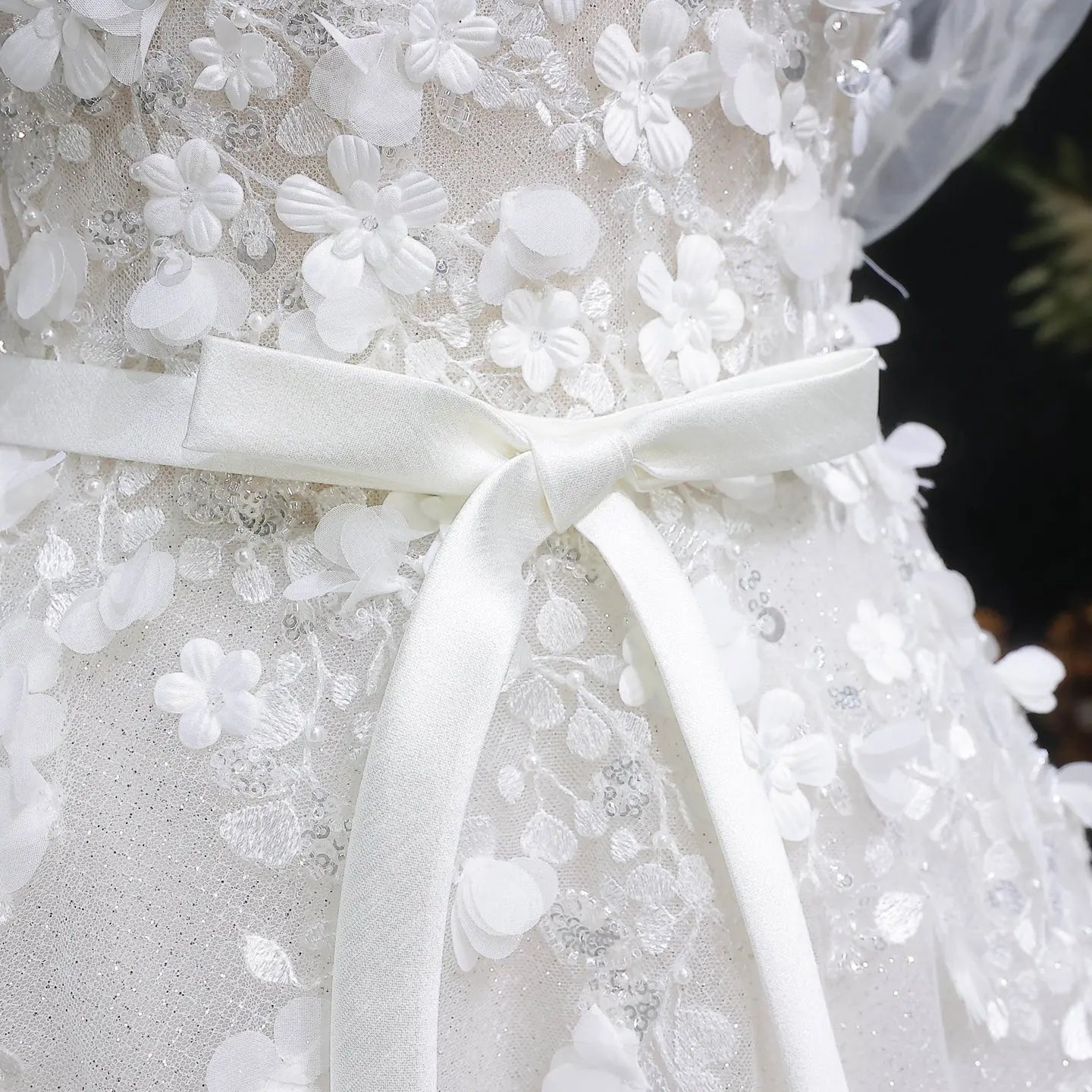White 3D Floral Applique Sweetheart Ball Gown Wedding Dress SW629
