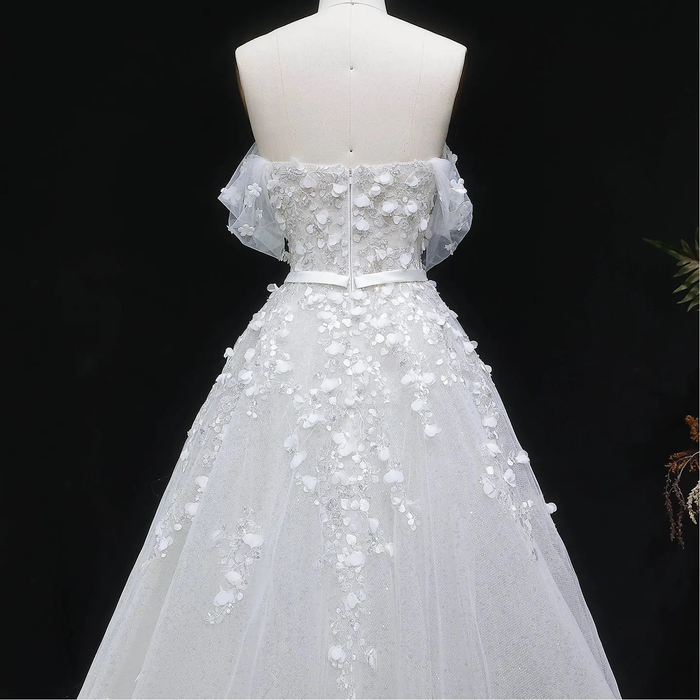 White 3D Floral Applique Sweetheart Ball Gown Wedding Dress SW629